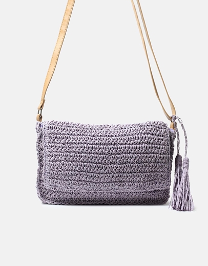 Εικόνα της Ψάθινη τσάντα ώμου με κρεμαστό διακοσμητικό Λιλά