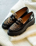 Εικόνα από Loafers λουστρίνι με print και διπλή σόλα Μαύρο