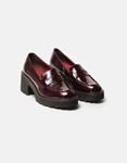 Εικόνα από Loafers μονόχρωμα με τετράγωνο τακούνι Μπορντώ