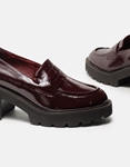 Εικόνα από Loafers μονόχρωμα με τετράγωνο τακούνι Μπορντώ