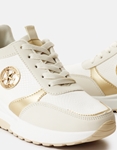 Εικόνα από Basic sneakers με μεταλλικές λεπτομέρειες Μπεζ