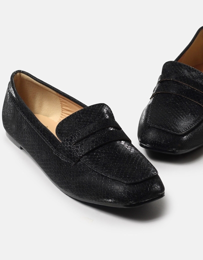 Εικόνα της Flat μονόχρωμα loafers με ιδιαίτερο μοτίβο Μαύρο