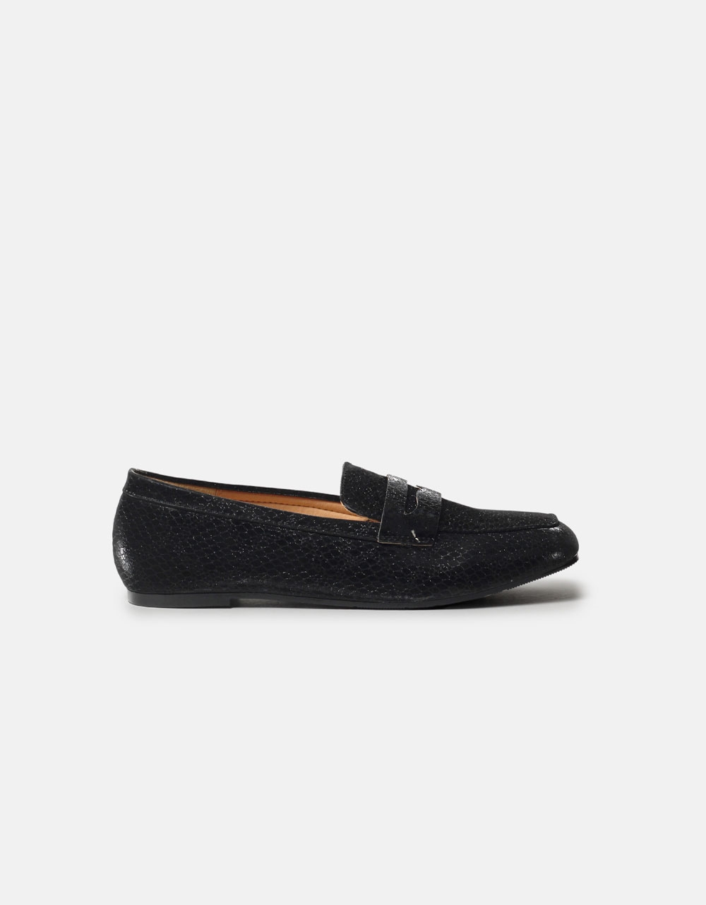 Εικόνα από Flat μονόχρωμα loafers με ιδιαίτερο μοτίβο Μαύρο