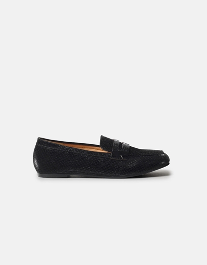 Εικόνα της Flat μονόχρωμα loafers με ιδιαίτερο μοτίβο Μαύρο