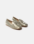 Εικόνα από Flat μονόχρωμα loafers με ιδιαίτερο μοτίβο Χρυσό