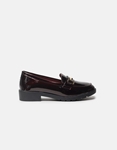 Εικόνα από Loafers λουστρίνι με μεταλλική αγκράφα Μπορντώ