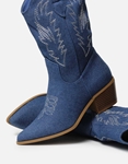Εικόνα από Cowboy χαμηλές μπότες με κεντητό σχέδιο Τζιν