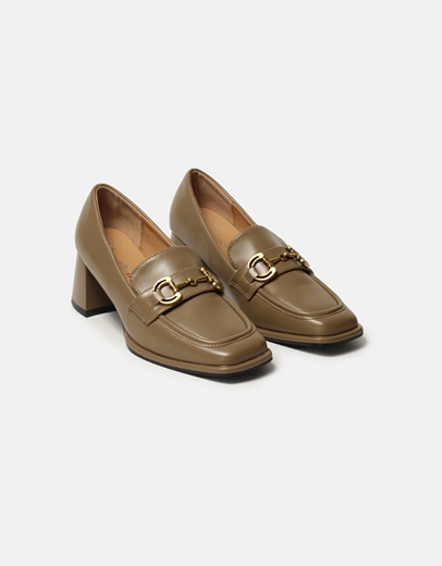 Εικόνα της Loafers με αγκράφα και τετράγωνο τακούνι Πούρο
