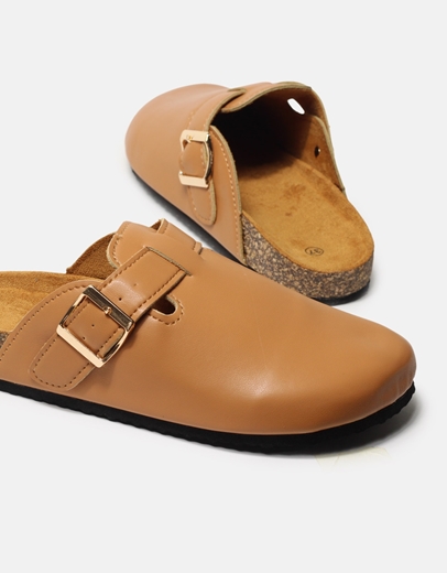 Εικόνα της Clogs μονόχρωμα με διακοσμητικό τοκά Ταμπά