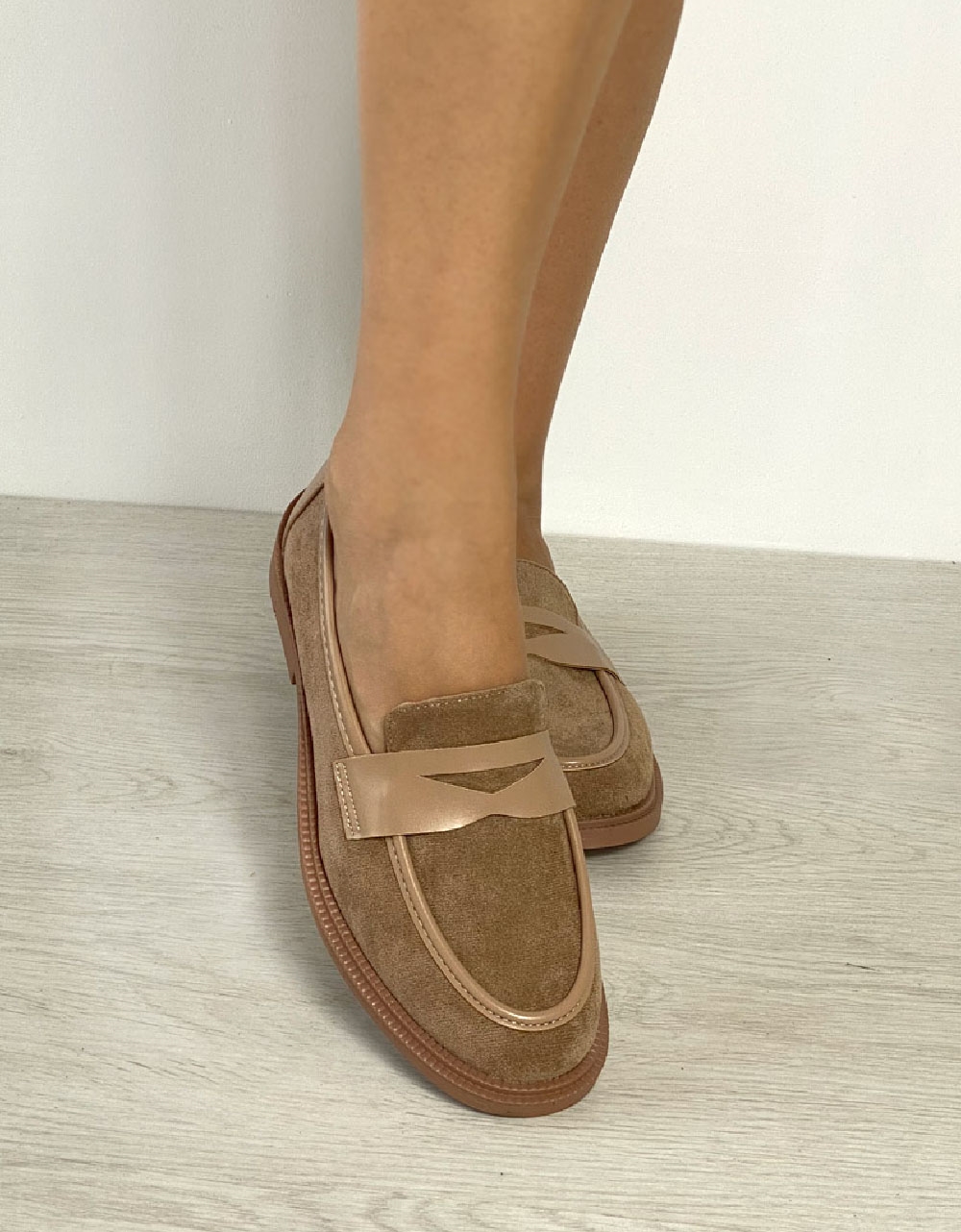 Εικόνα από Basic μονόχρωμα flat loafers με ελαστική σόλα Πούρο
