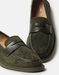 Εικόνα από Basic μονόχρωμα flat loafers με ελαστική σόλα Χακί