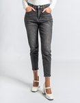Εικόνα από Mom's fit denim ψηλόμεσο παντελόνι με τσέπες Μαύρο
