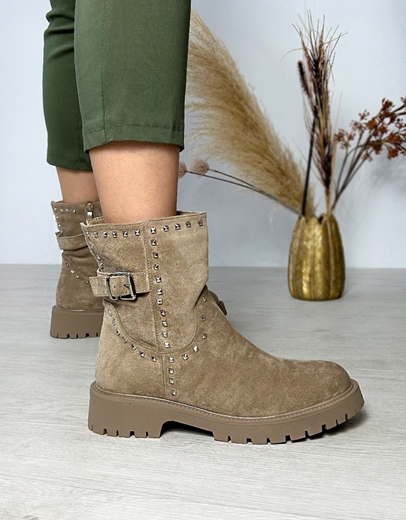 Εικόνα της Suede μονόχρωμα μποτάκια με διακοσμητικά τρουκς Πούρο