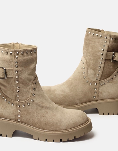 Εικόνα της Suede μονόχρωμα μποτάκια με διακοσμητικά τρουκς Πούρο