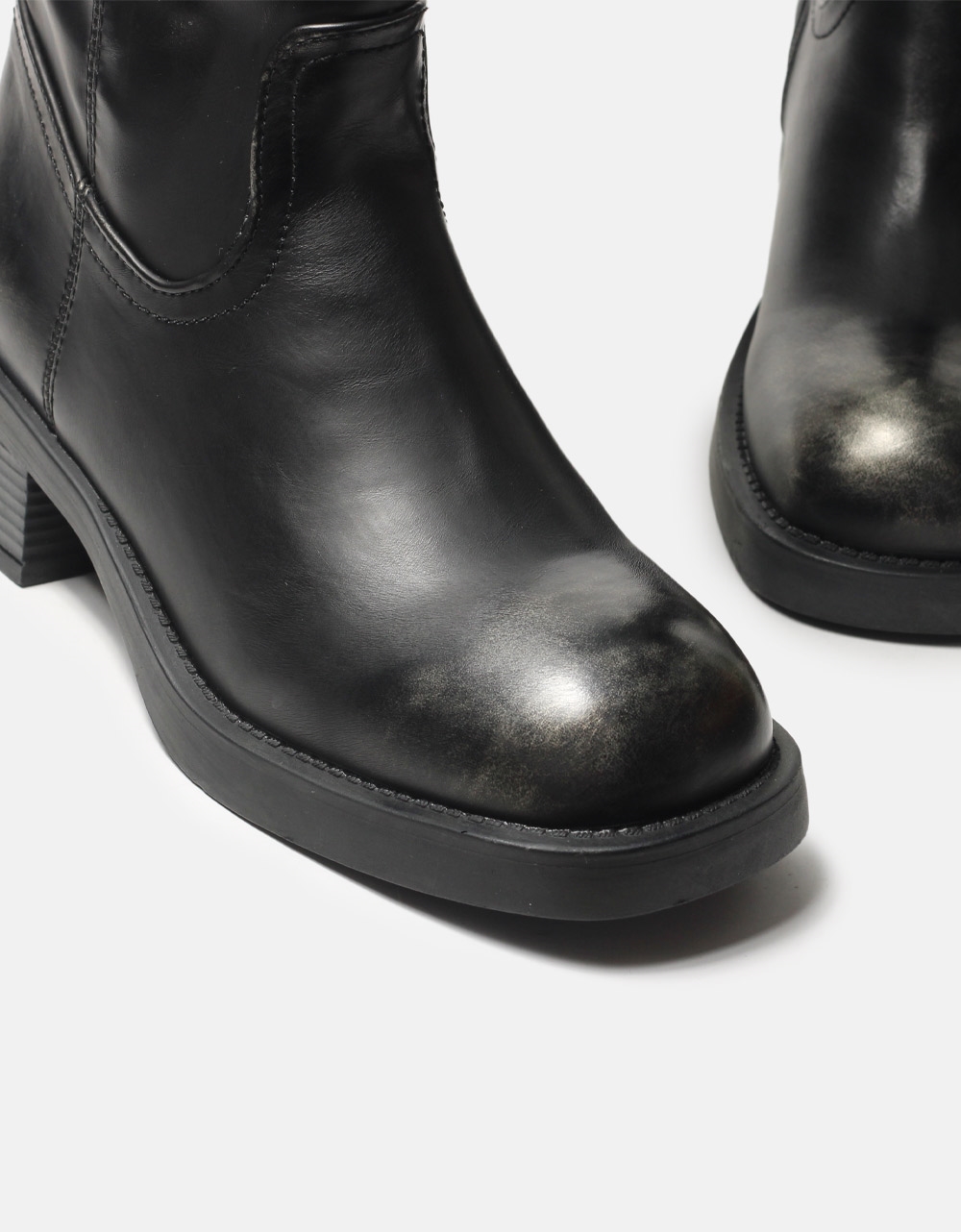 Εικόνα από Basic μονόχρωμες μπότες με φερμουάρ στο πλάι Μαύρο