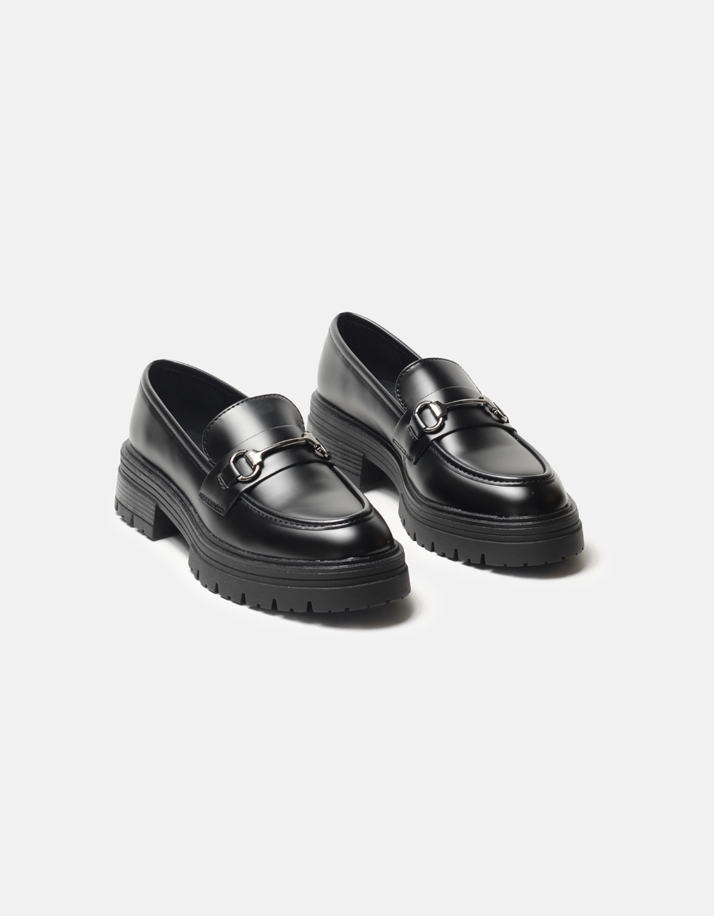 Εικόνα από Basic μονόχρωμα loafers με τρακτερωτή σόλα Μαύρο