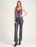 Εικόνα από Leather look παντελόνι καμπάνα με διακοσμητικά κουμπιά Μαύρο