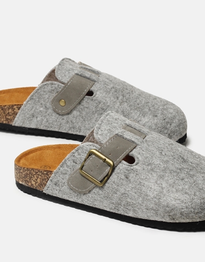 Εικόνα της Clogs μονόχρωμα με διακοσμητικό λουράκι Γκρι