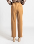 Εικόνα από Basic μονόχρωμο παντελόνι με λάστιχο στη μέση Κάμελ