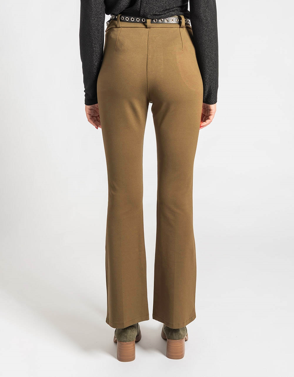 Εικόνα από Ελαστικό παντελόνι από βισκόζη με ζώνη Κάμελ