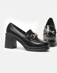 Εικόνα από Loafers με τακούνι και μεταλλική αγκράφα Μαύρο