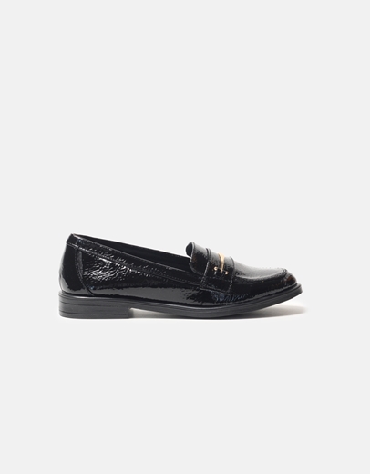 Εικόνα της Flat loafers λουστρίνι με μεταλλική λεπτομέρεια Μαύρο