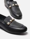 Εικόνα από Δερμάτινα flat loafers Gioseppo με πέρλες Μαύρο