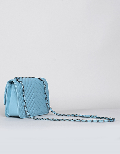 Εικόνα της Γυναικεία τσάντα ώμου καπιτονέ με ρυθμιζόμενη αλυσίδα Σιέλ