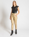 Εικόνα από Leather look μονόχρωμο παντελόνι με ζώνη Χρυσό
