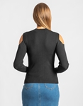 Εικόνα από Off shoulders πλεκτή μονόχρωμη μπλούζα ριπ Μαύρο