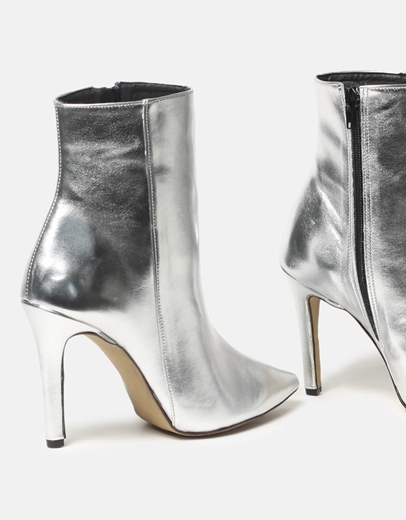 Εικόνα της Μυτερά μποτάκια Ελληνικής κατασκευής με λεπτό τακούνι Ασημί