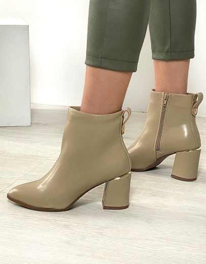 Εικόνα της Μποτάκια με μεταλλική λεπτομέρεια στο τακούνι Μπεζ