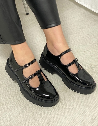 Εικόνα της Loafers λουστρίνι μονόχρωμα με διπλή μπαρέτα Μαύρο