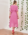 Εικόνα από Κρουαζέ μονόχρωμο μάξι φόρεμα Ροζ