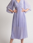 Εικόνα από Πλισέ maxi φόρεμα μονόχρωμο με κρουαζέ μπούστο Λιλά