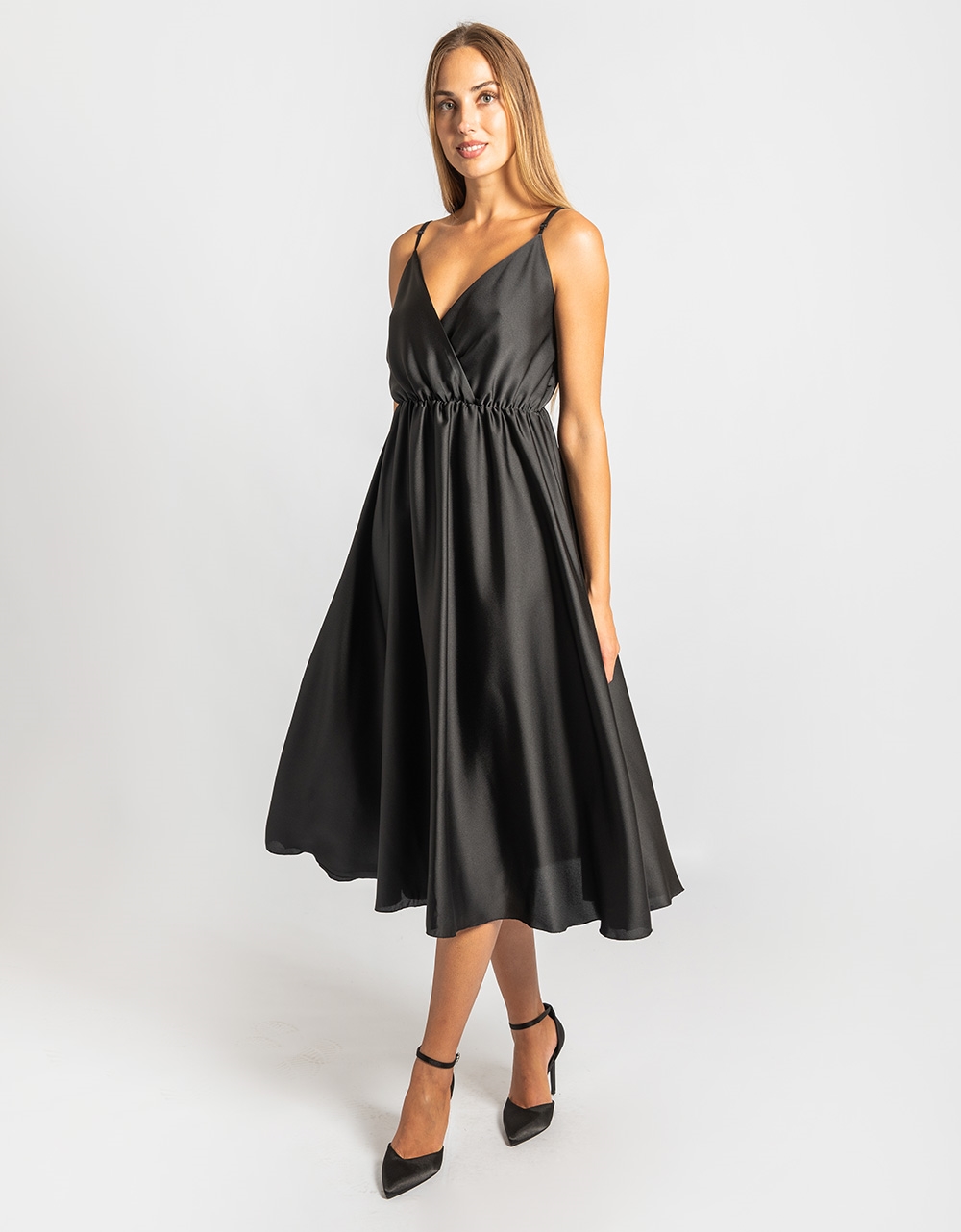 Εικόνα από Κρουαζέ μονόχρωμο φόρεμα με λάστιχο στη μέση Μαύρο