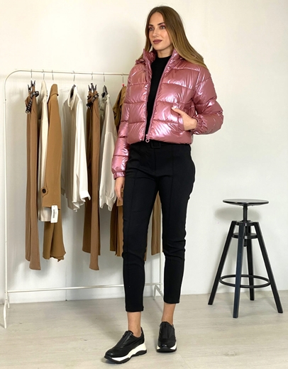 Εικόνα της Puffy μονόχρωμο cropped μπουφάν με κουκούλα Ροζ