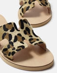 Εικόνα από Δερμάτινα σανδάλια Ελληνικής κατασκευής με φάσα και ανοίγματα Λεοπάρ