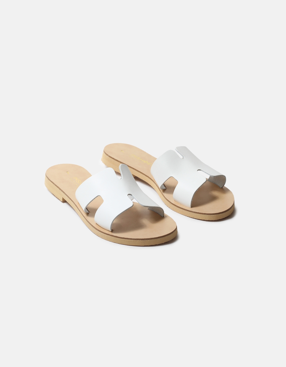 Εικόνα από Δερμάτινα σανδάλια Ελληνικής κατασκευής με φάσα και ανοίγματα Λευκό