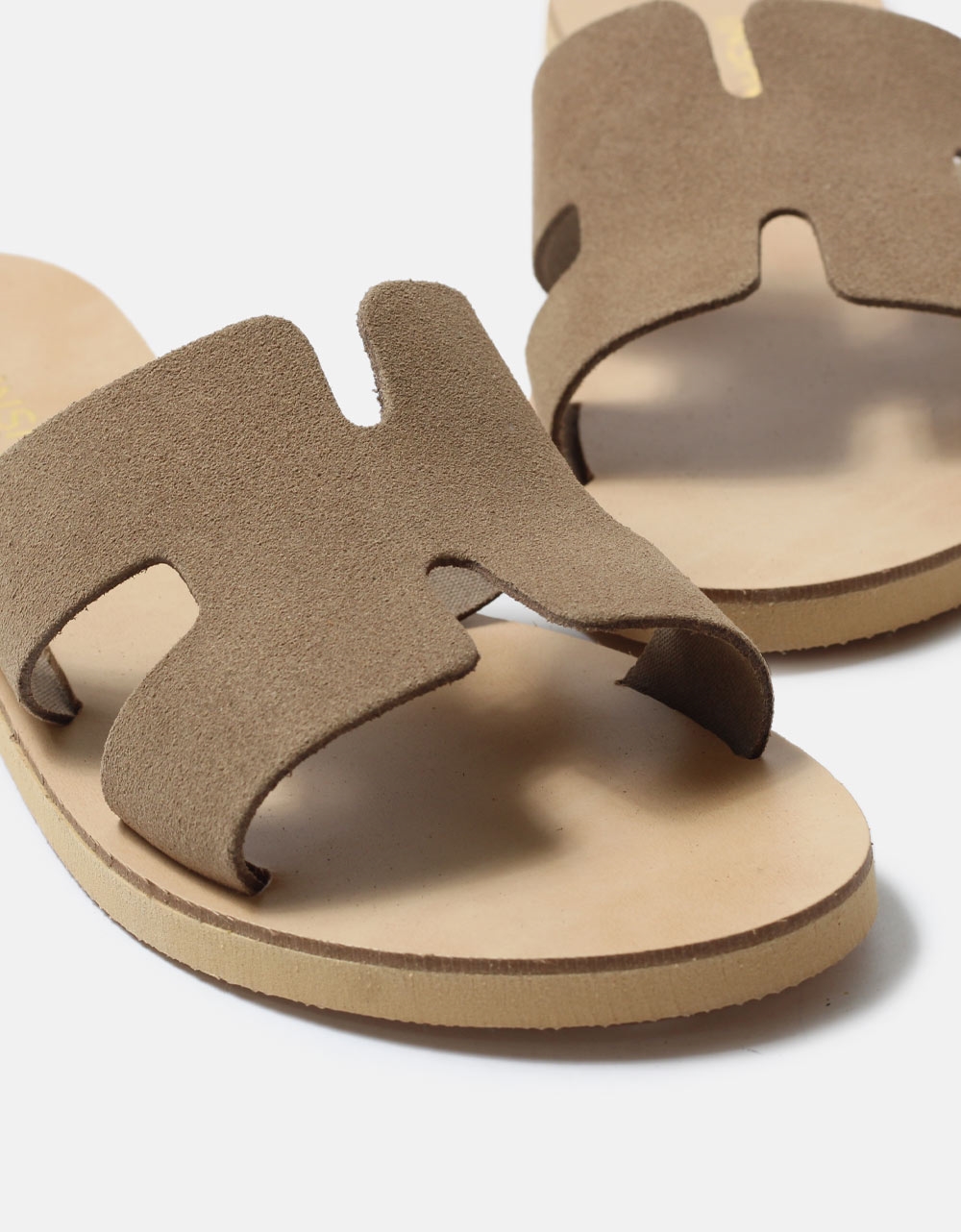 Εικόνα από Δερμάτινα σανδάλια Ελληνικής κατασκευής με φάσα και ανοίγματα Πούρο