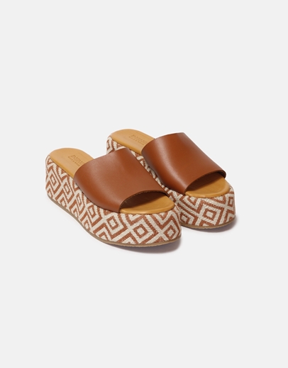 Εικόνα της Δερμάτινα fltatforms με μοτίβο Ελληνικής κατασκευής Ταμπά