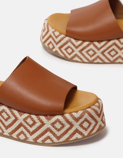 Εικόνα της Δερμάτινα fltatforms με μοτίβο Ελληνικής κατασκευής Ταμπά