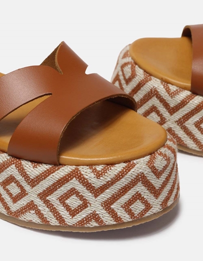 Εικόνα της Δερμάτινα flatforms Ελληνικής κατασκευής με μπαρέτα Ταμπά