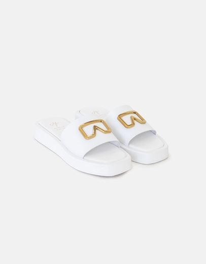 Εικόνα της Δερμάτινα δίσολα σανδάλια με χρυσή αγκράφα Λευκό