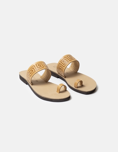 Εικόνα της Δερμάτινα σανδάλια Ελληνικής κατασκευής με μοτίβο μαιάνδρου Φυσικό