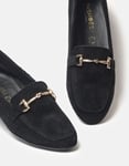 Εικόνα από Δερμάτινα flat μονόχρωμα loafers με αγκράφα Μαύρο