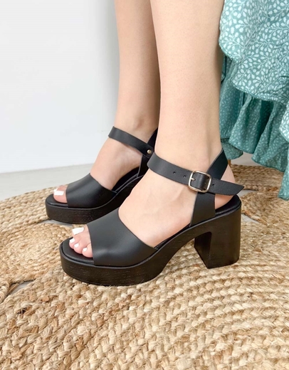 Εικόνα της Δερμάτινα πέδιλα Ελληνικής κατασκευής με τετράγωνο τακούνι Μαύρο