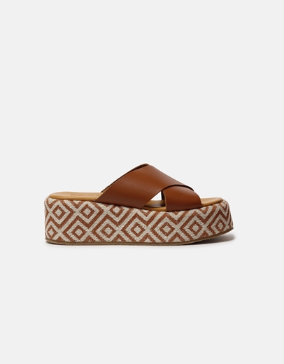 Εικόνα της Δερμάτινα flatforms Ελληνικήςκατασκευής με χιαστί σχέδιο Ταμπά