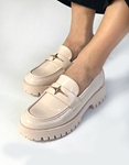 Εικόνα από Basic loafers με τρακτερωτή σόλα Μπεζ