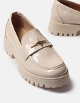 Εικόνα από Basic loafers με τρακτερωτή σόλα Μπεζ